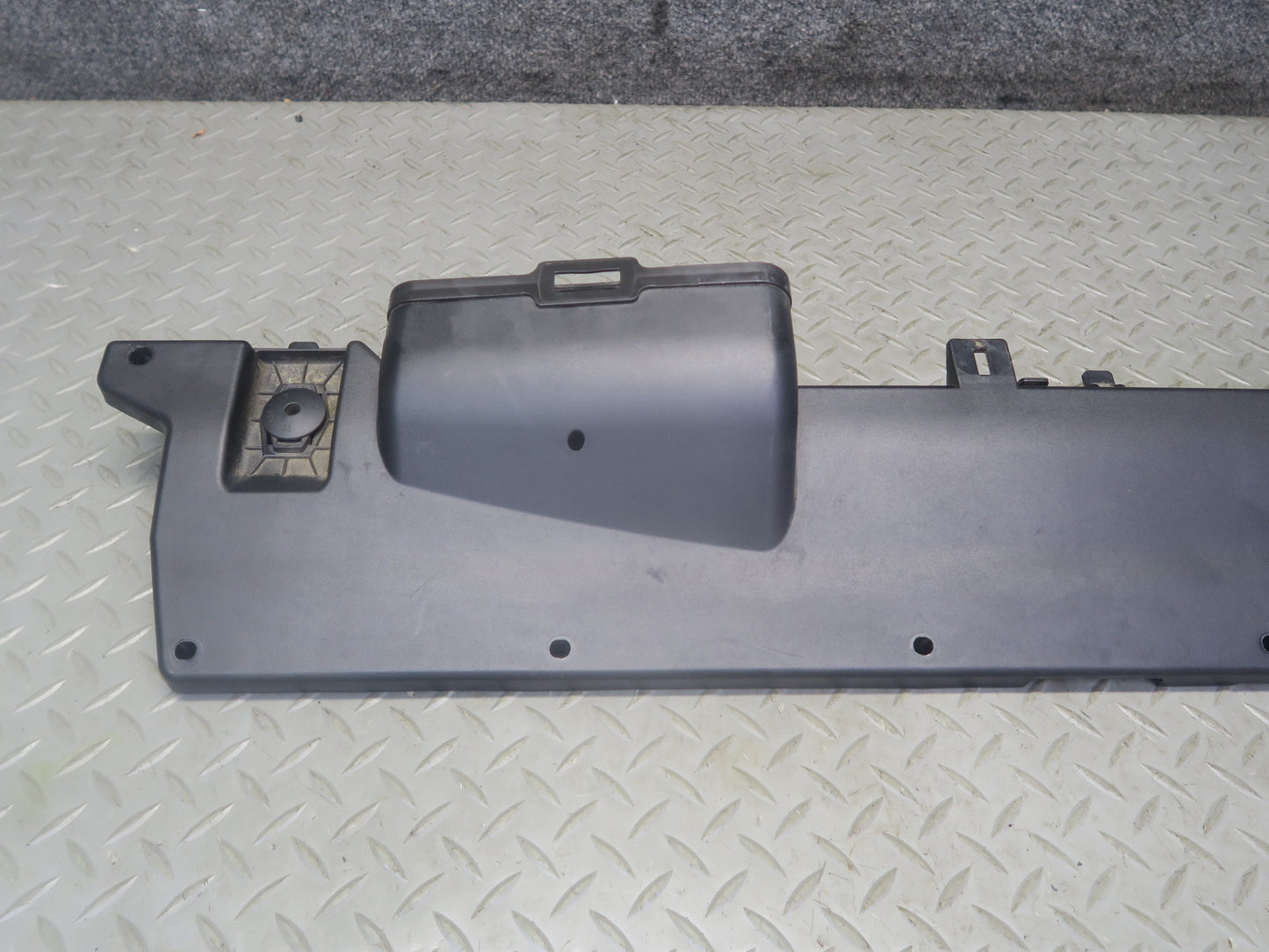 2012-2015 Mercedes R172 SLK250 Engine Front Upper Radiator Air Intake Duct