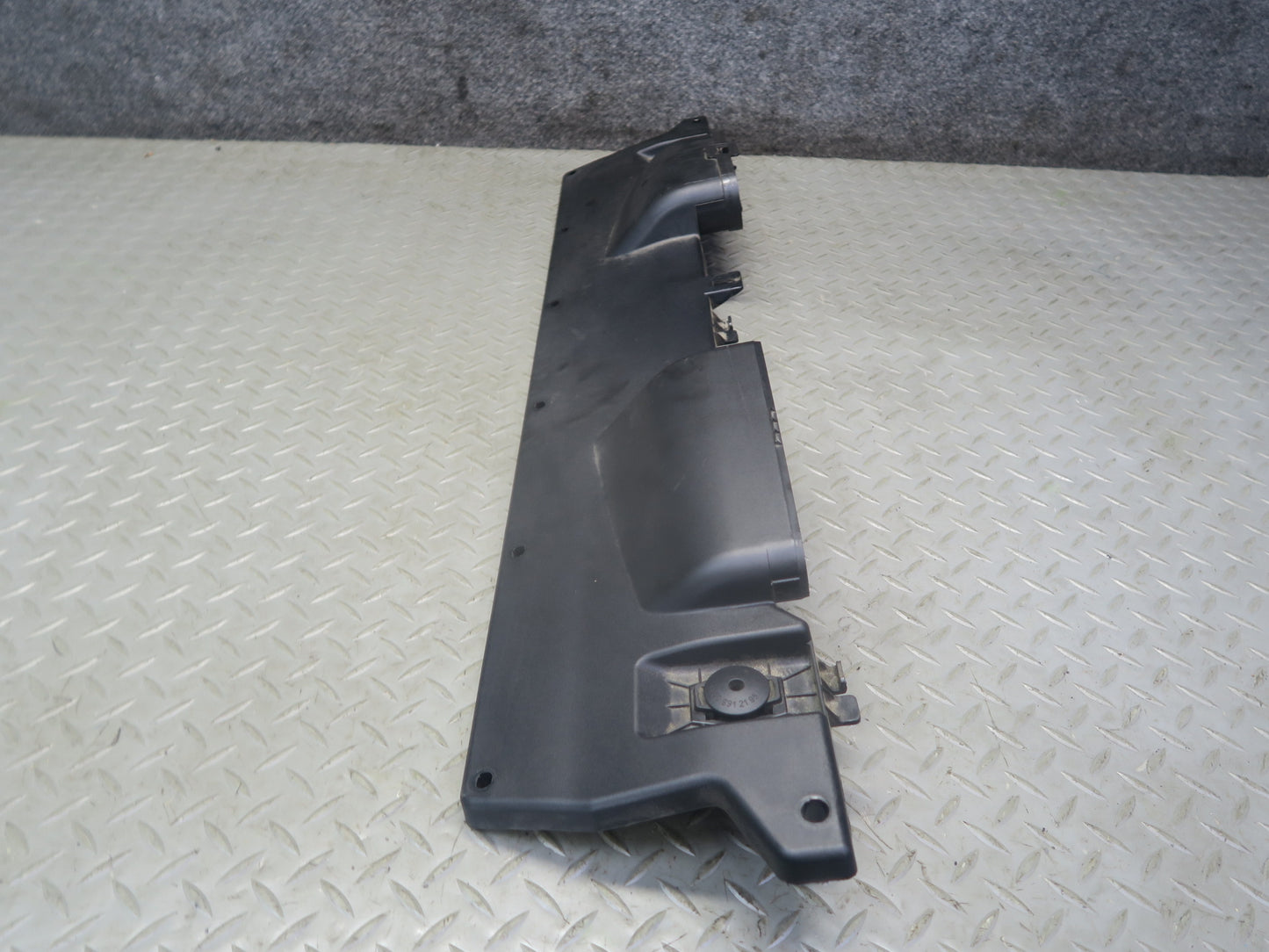 2012-2015 Mercedes R172 SLK250 Engine Front Upper Radiator Air Intake Duct