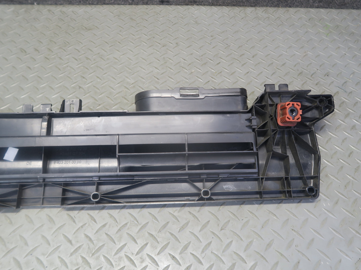 2012-2015 Mercedes R172 SLK250 Engine Front Upper Radiator Air Intake Duct