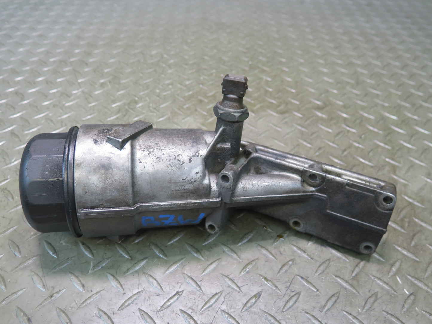 96-99 BMW E36/7 Z3 1.9L M44 Engine Motor Oil Filter Housing Assembly 1743241 OEM