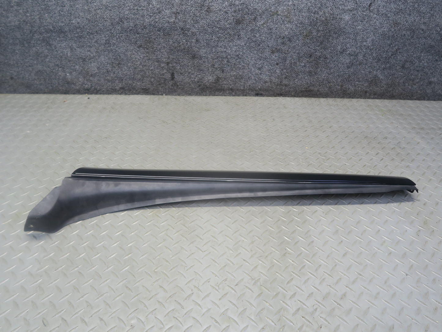 2012-2016 Mercedes R172 SLK Front Right Side Windshield A Pillar Molding Trim