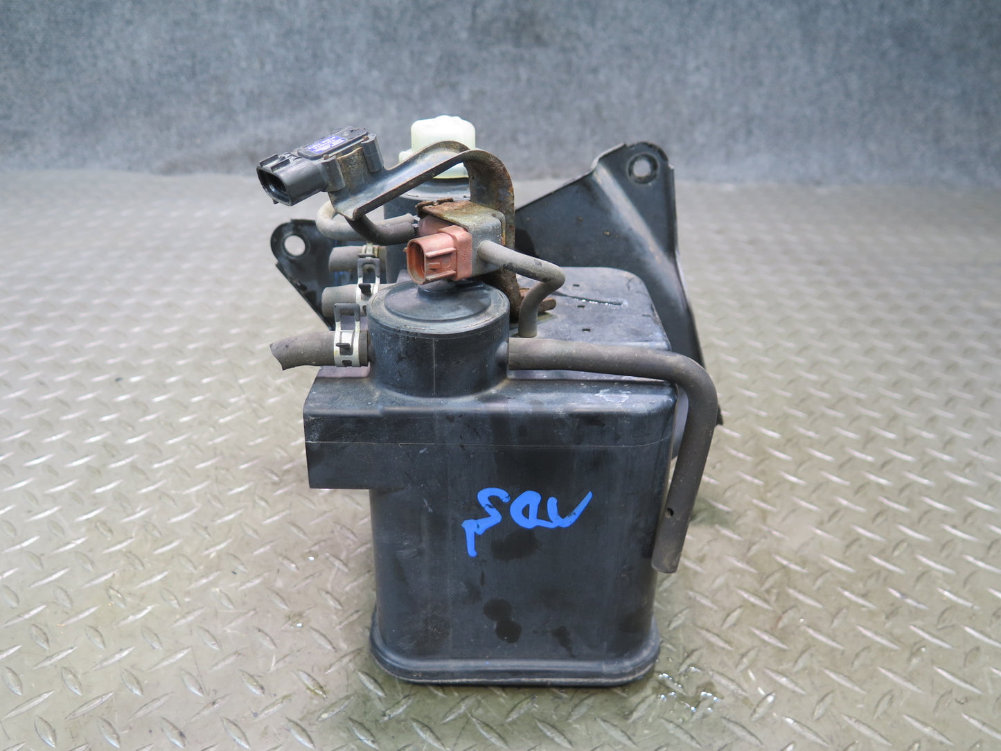 98-00 Lexus UZZ30L SC400 SC300 Fuel Vapor Charcoal Canister w Sensor OEM