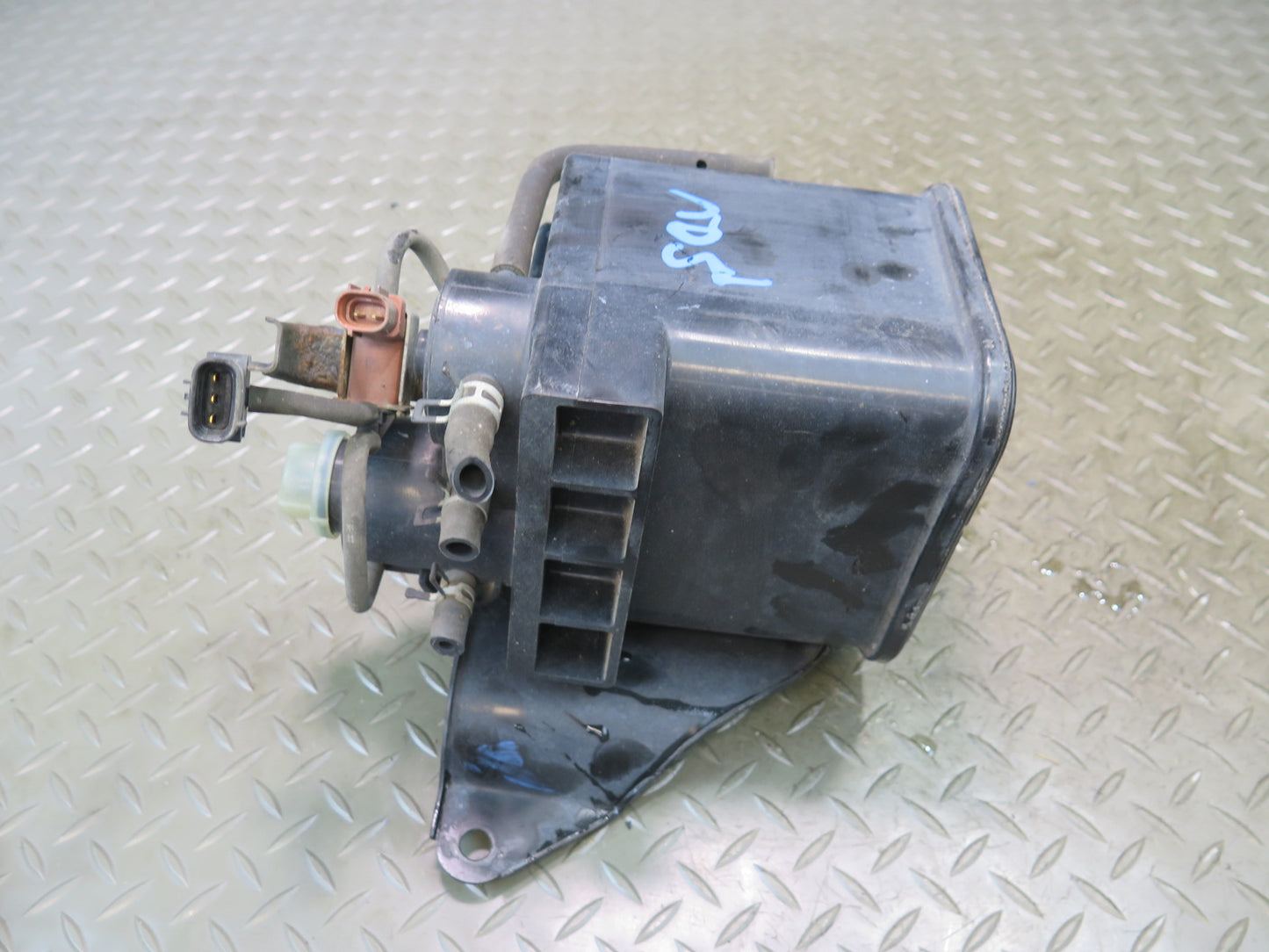 98-00 Lexus UZZ30L SC400 SC300 Fuel Vapor Charcoal Canister w Sensor OEM