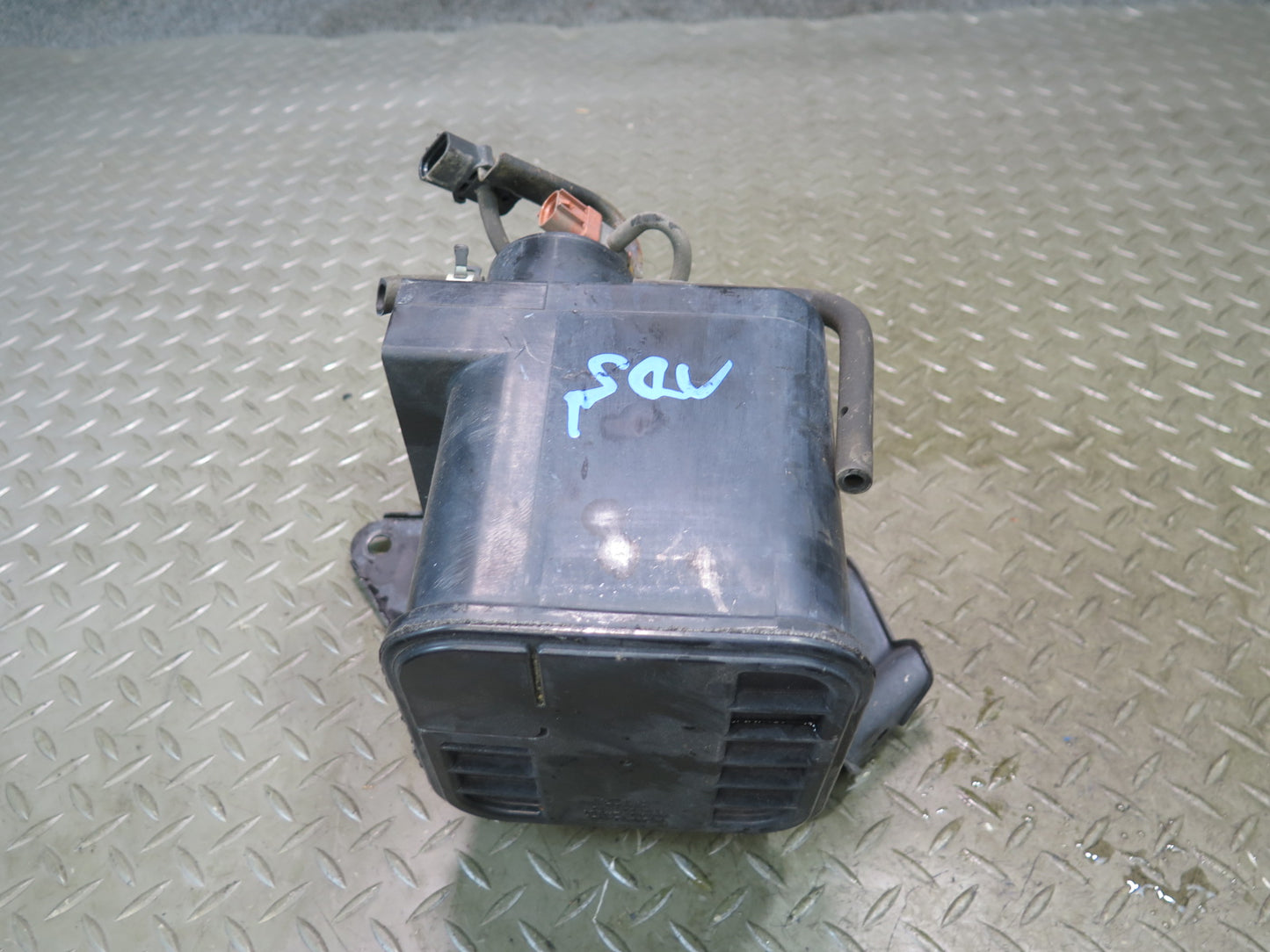 98-00 Lexus UZZ30L SC400 SC300 Fuel Vapor Charcoal Canister w Sensor OEM
