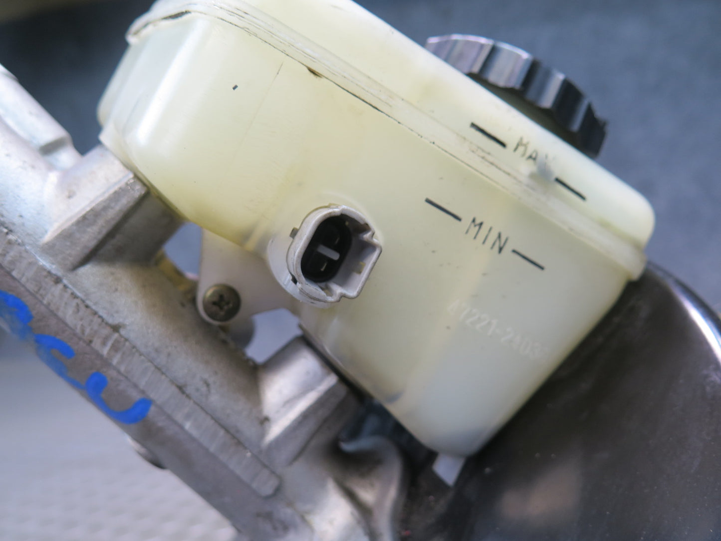 98-00 Lexus UZZ30L SC400 Brake Master Cylinder Booster Reservoir 115K Miles OEM