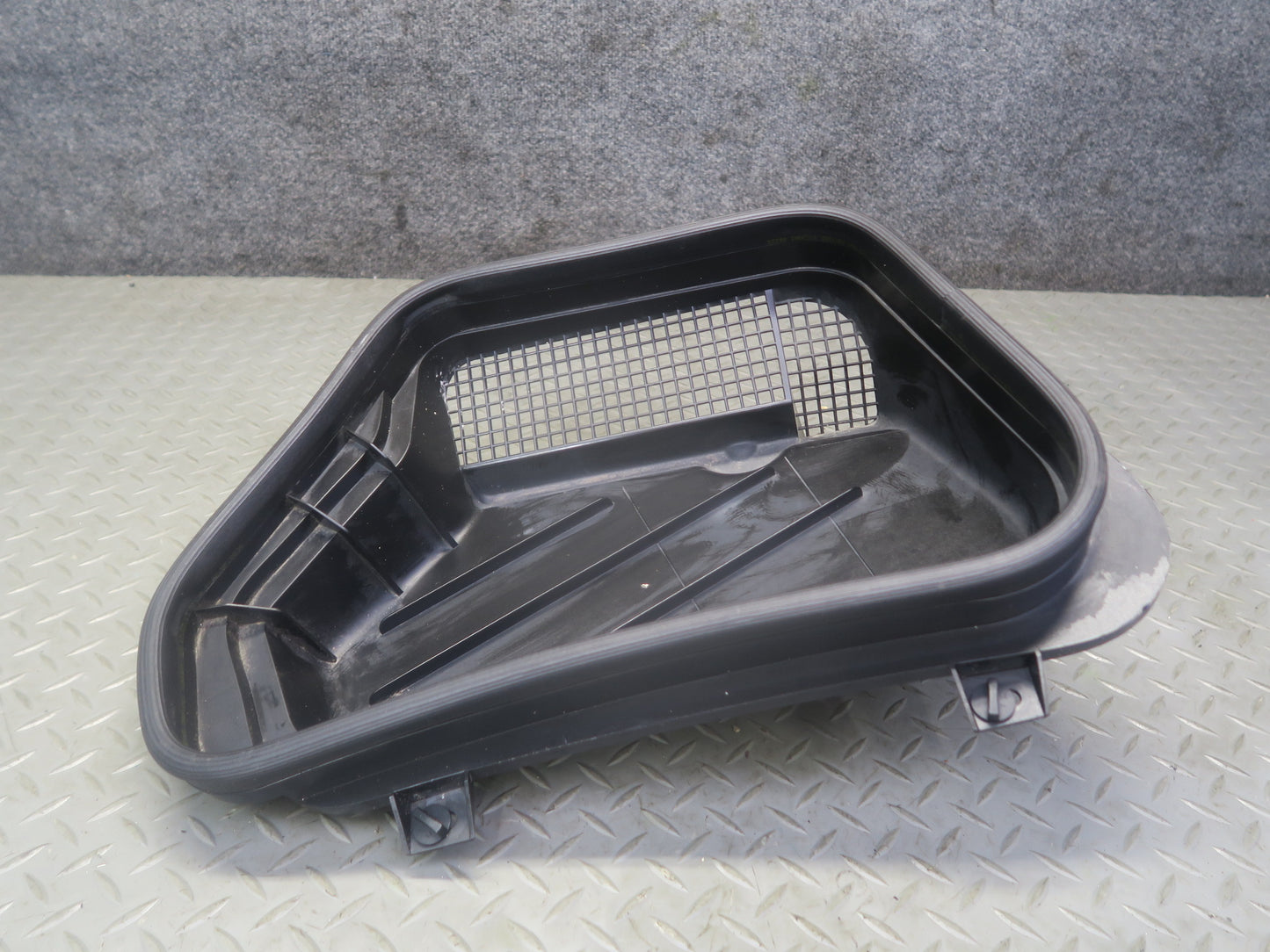 2012-2020 Mercedes R172 SLK SLC Front Right Cowl Air Water Duct Cover