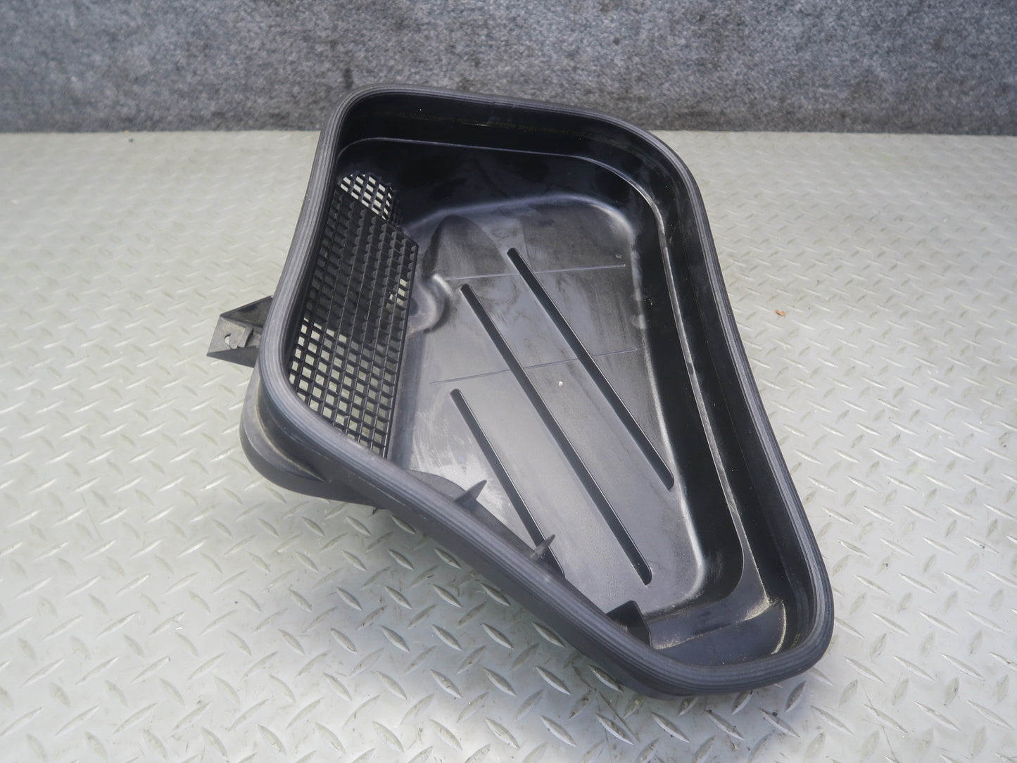 2012-2020 Mercedes R172 SLK SLC Front Right Cowl Air Water Duct Cover