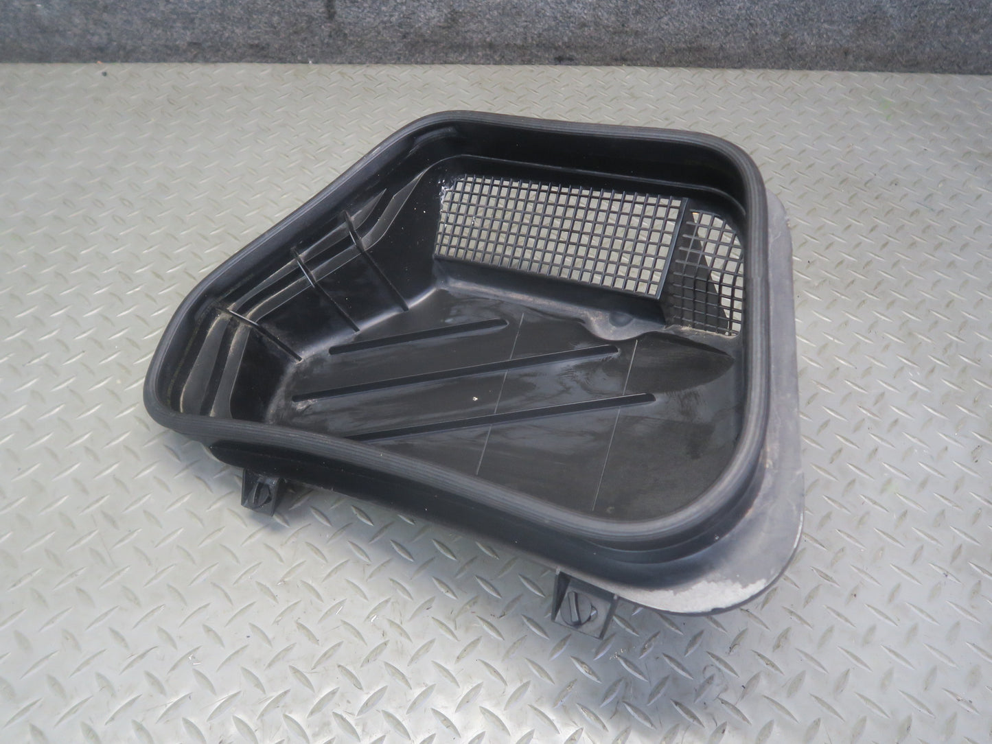 2012-2020 Mercedes R172 SLK SLC Front Right Cowl Air Water Duct Cover