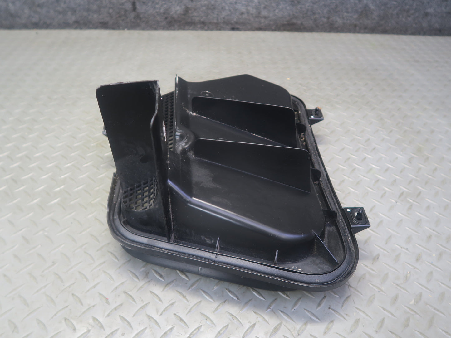 2012-2020 Mercedes R172 SLK SLC Front Right Cowl Air Water Duct Cover