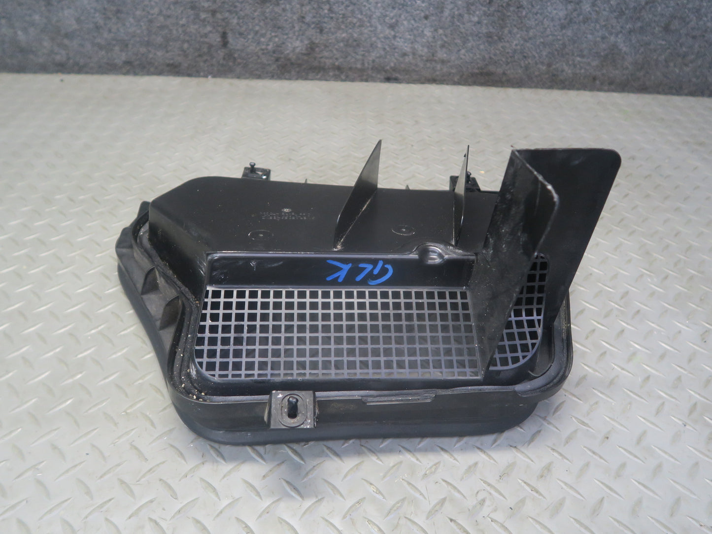 2012-2020 Mercedes R172 SLK SLC Front Right Cowl Air Water Duct Cover
