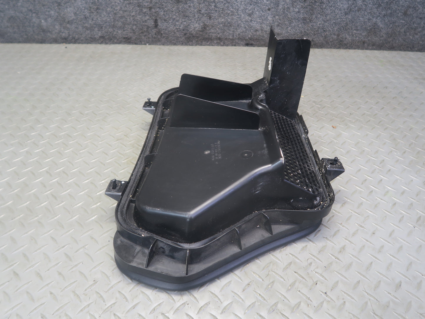 2012-2020 Mercedes R172 SLK SLC Front Right Cowl Air Water Duct Cover