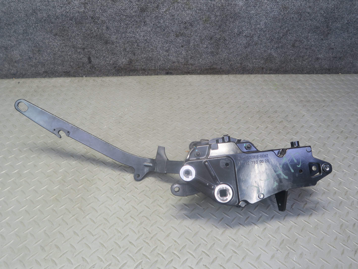 2012-2020 Mercedes R172 SLK SLC Convertible TOP Right Side Hinge Motor Assembly