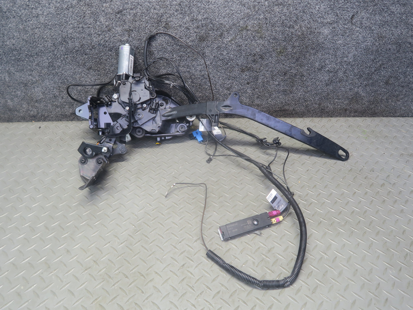 2012-2020 Mercedes R172 SLK SLC Convertible TOP Left Side Hinge Motor Assembly