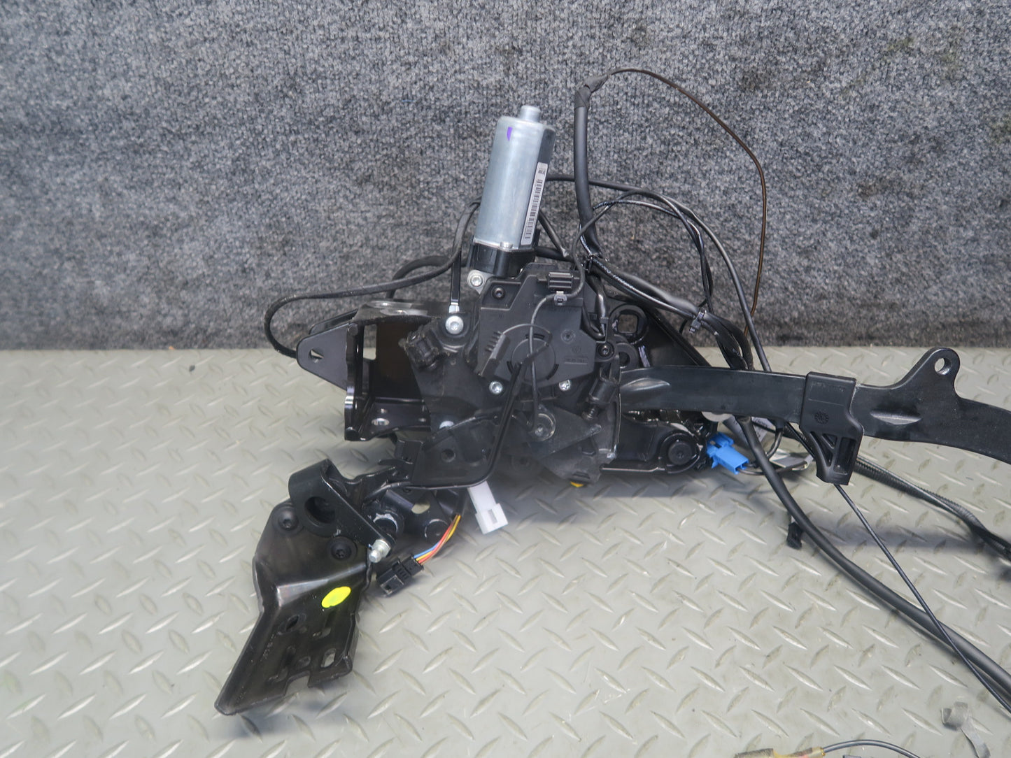 2012-2020 Mercedes R172 SLK SLC Convertible TOP Left Side Hinge Motor Assembly