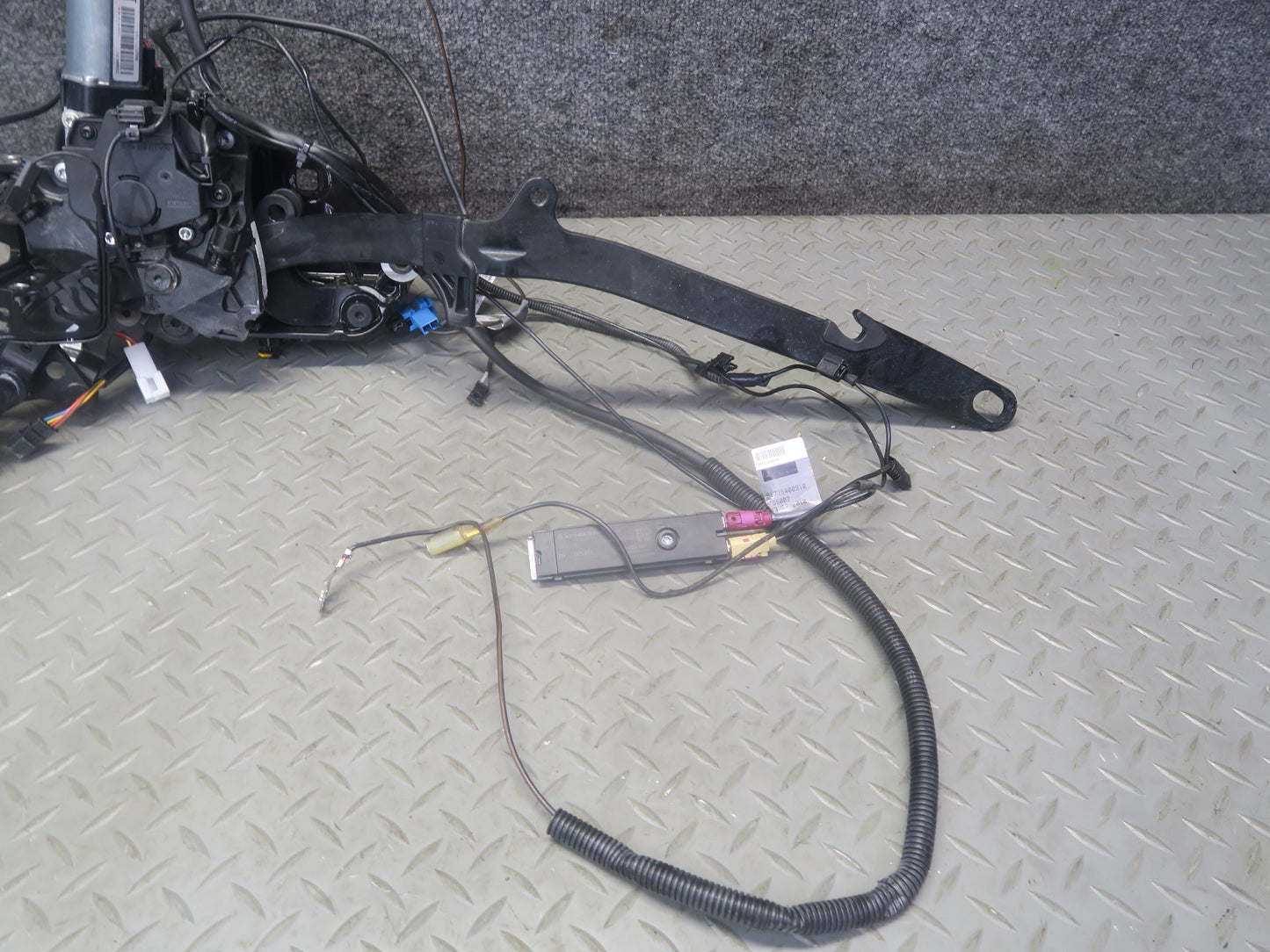 2012-2020 Mercedes R172 SLK SLC Convertible TOP Left Side Hinge Motor Assembly
