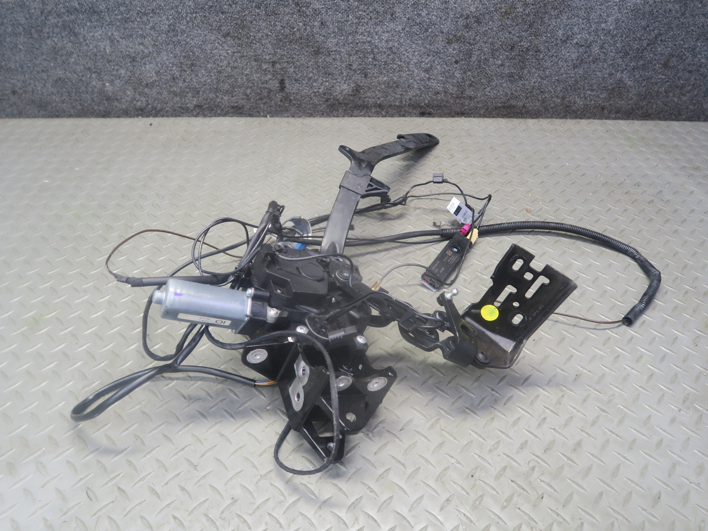 2012-2020 Mercedes R172 SLK SLC Convertible TOP Left Side Hinge Motor Assembly