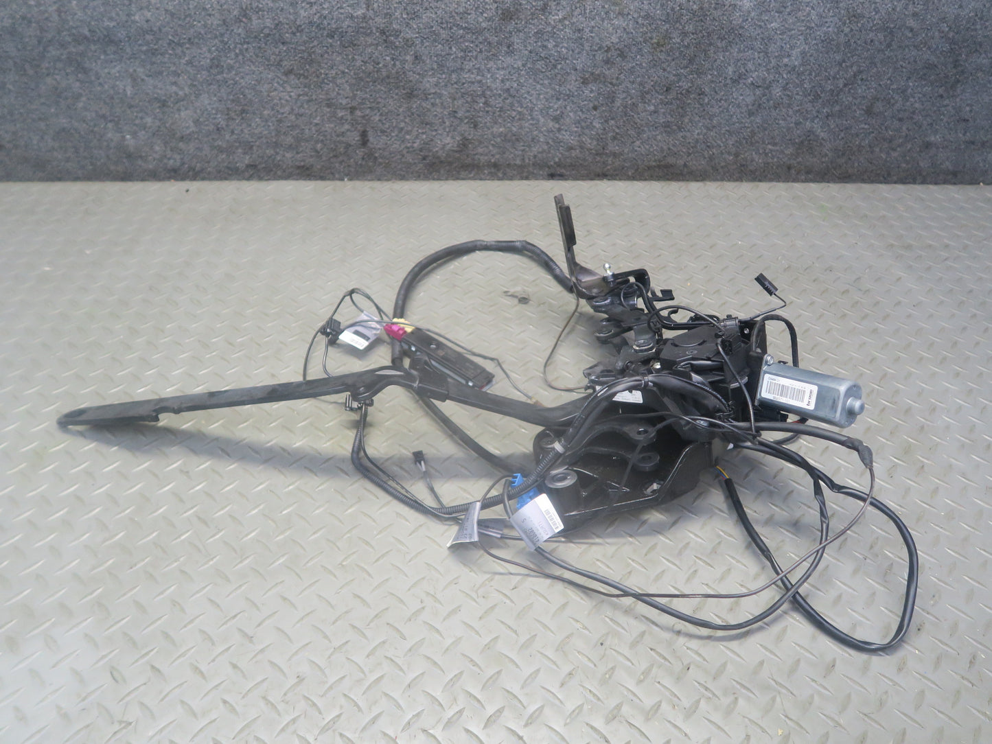 2012-2020 Mercedes R172 SLK SLC Convertible TOP Left Side Hinge Motor Assembly
