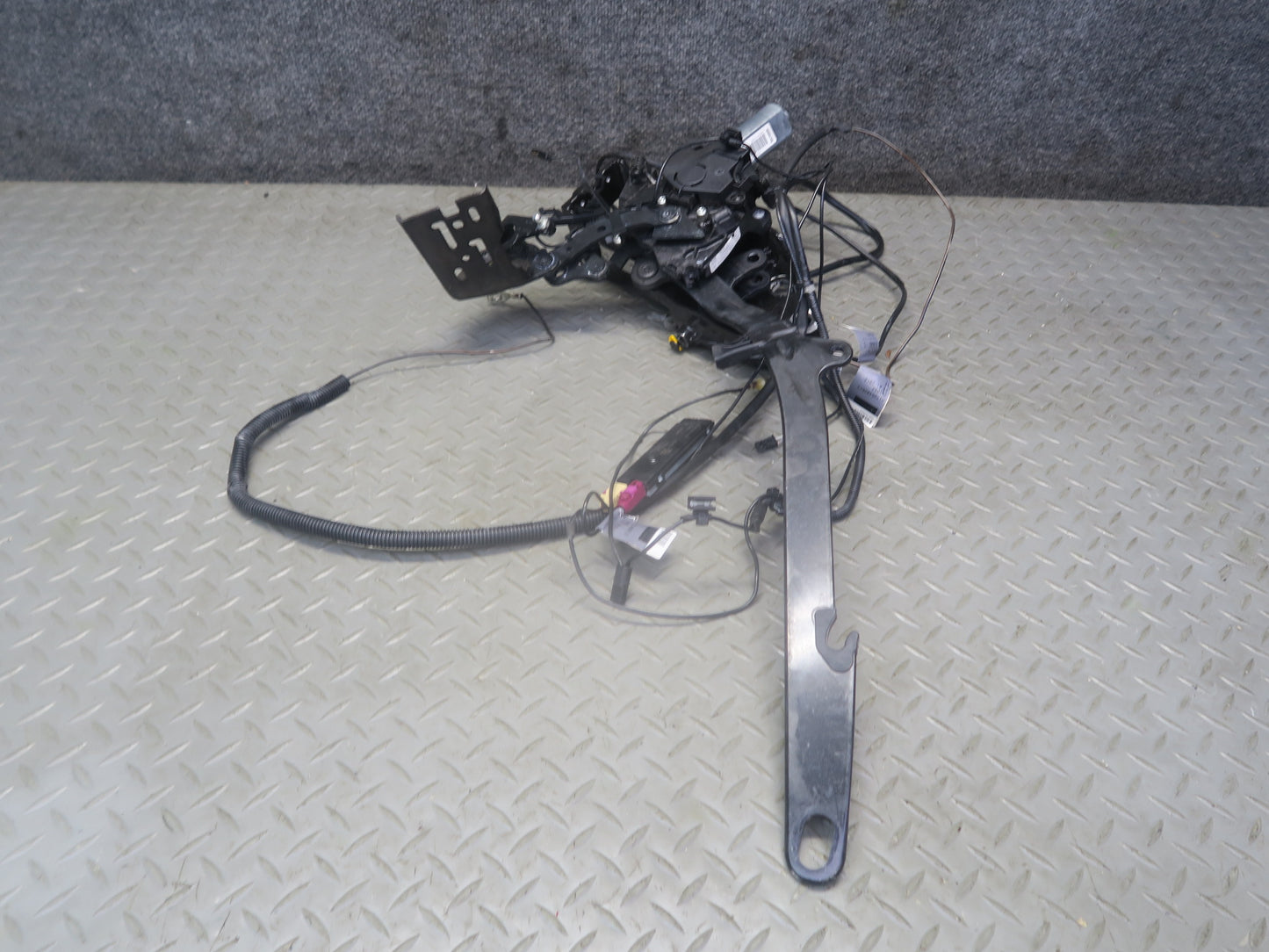 2012-2020 Mercedes R172 SLK SLC Convertible TOP Left Side Hinge Motor Assembly