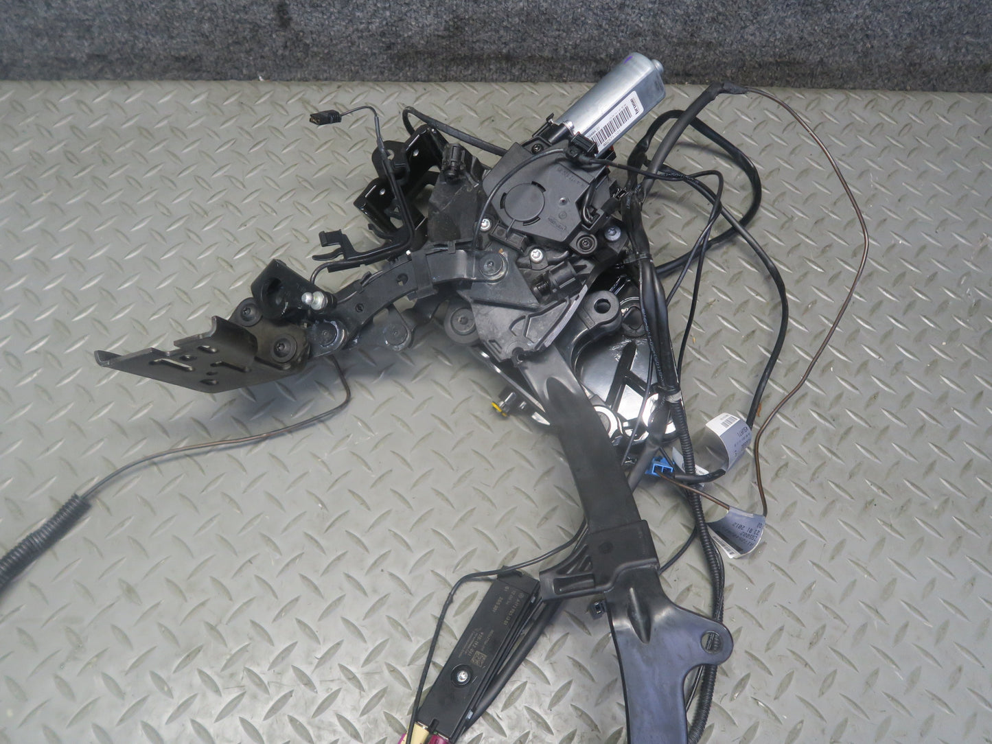 2012-2020 Mercedes R172 SLK SLC Convertible TOP Left Side Hinge Motor Assembly