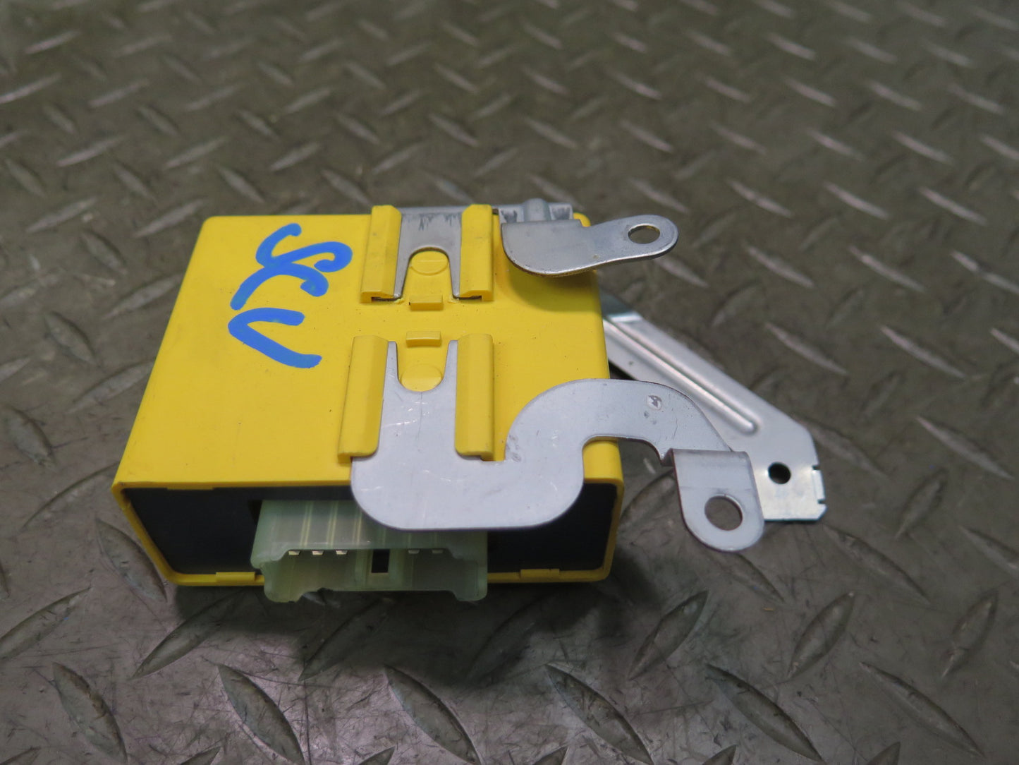 96-00 Lexus JZZ31L SC400 SC300 Radio Antenna Relay Module 85914-24030 OEM