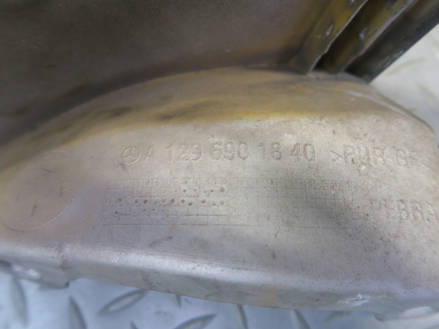 94-02 Mercedes R129 SL Front Right Fender Trim Molding Panel 1296901840 OEM