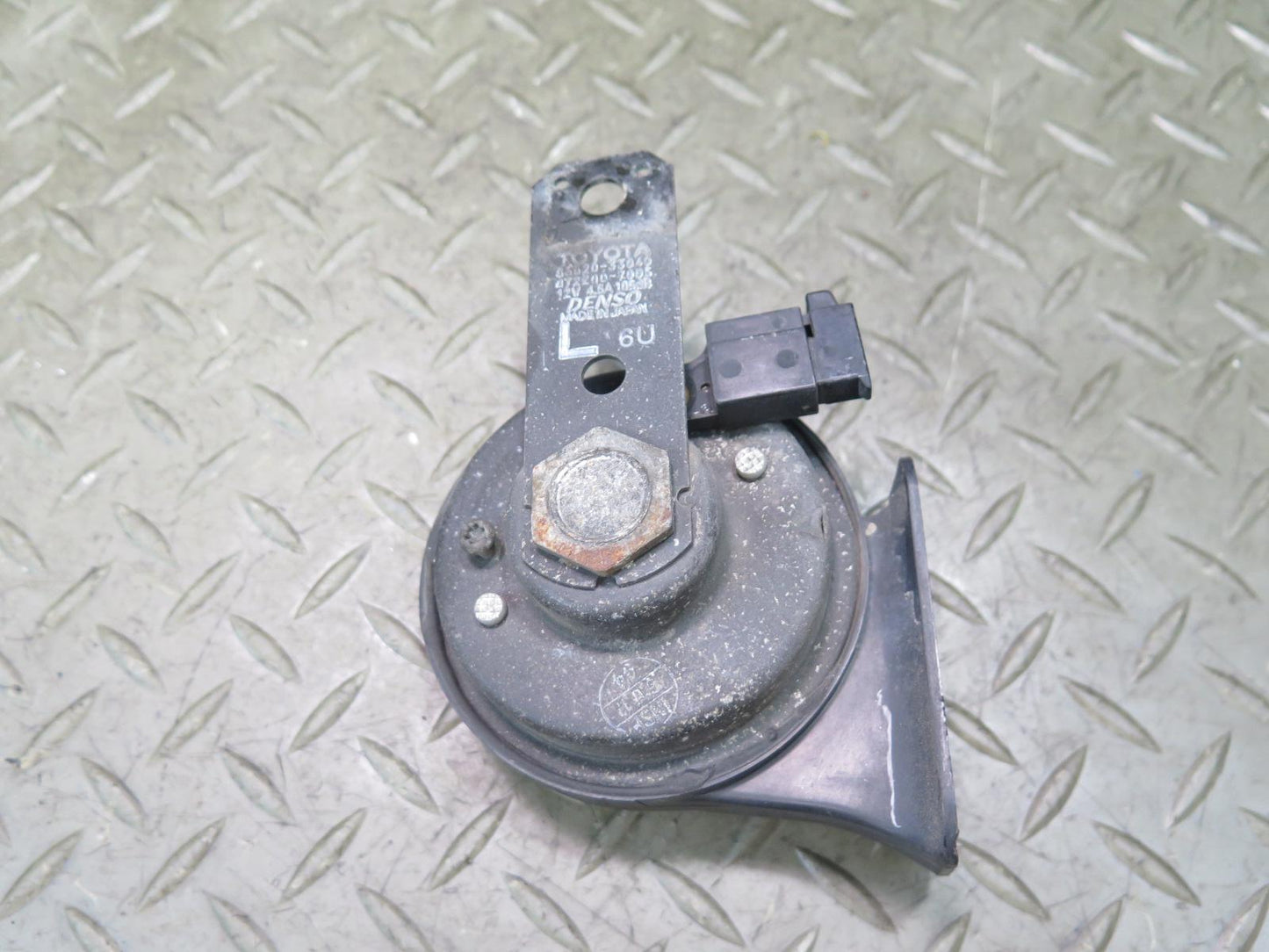 92-00 Lexus UZZ30L SC300 SC400 Set of 2 High & Low Tone Note Horn Signal OEM