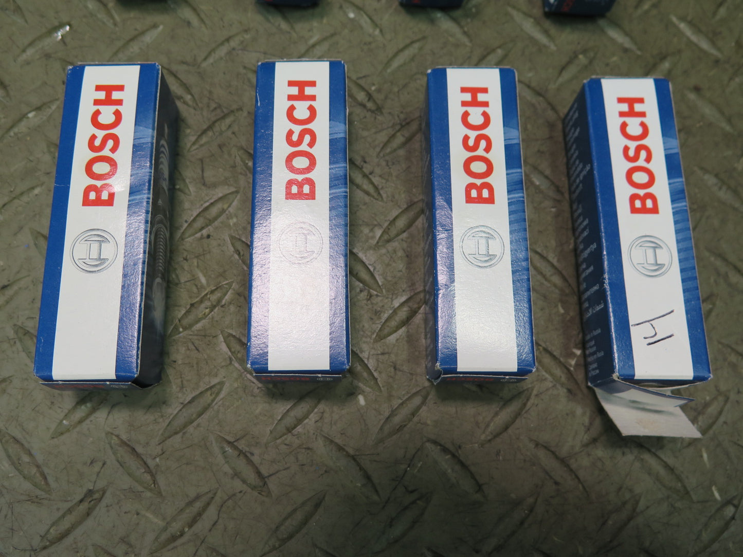 1985-1991 Porsche 928 S 5.0L Engine Spark Plug WR5DC+ Bosch Set of 8