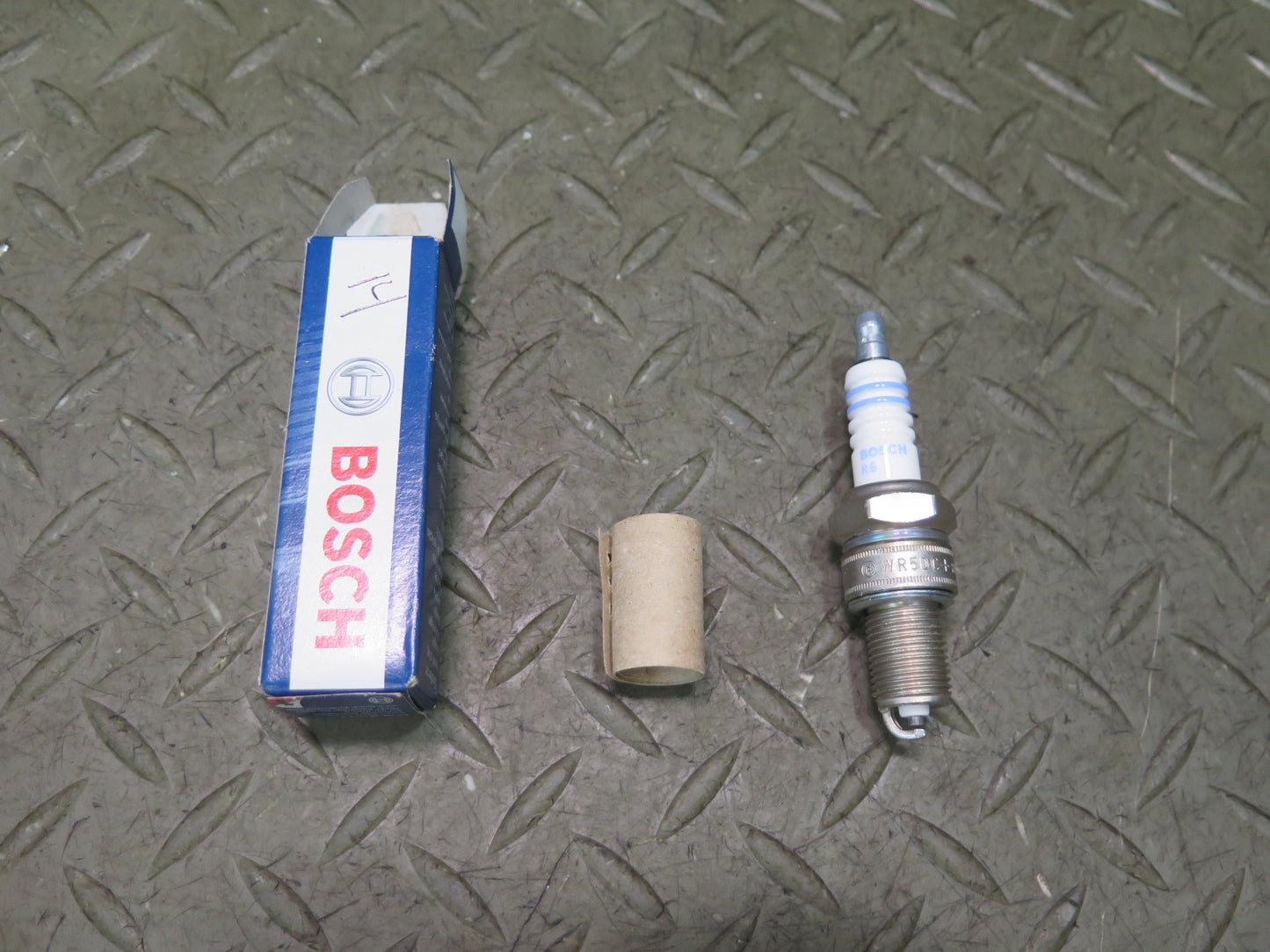 1985-1991 Porsche 928 S 5.0L Engine Spark Plug WR5DC+ Bosch Set of 8