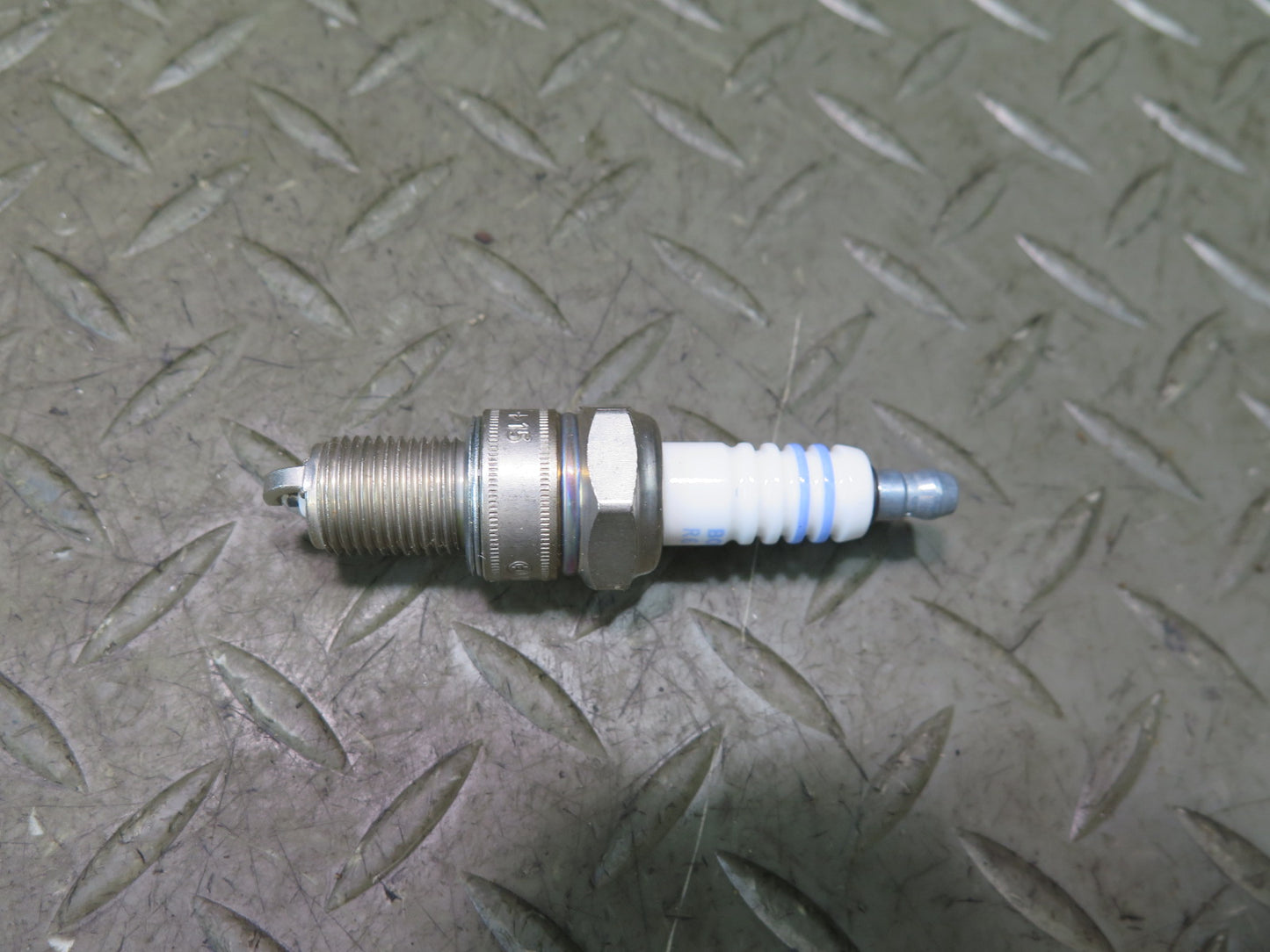 1985-1991 Porsche 928 S 5.0L Engine Spark Plug WR5DC+ Bosch Set of 8