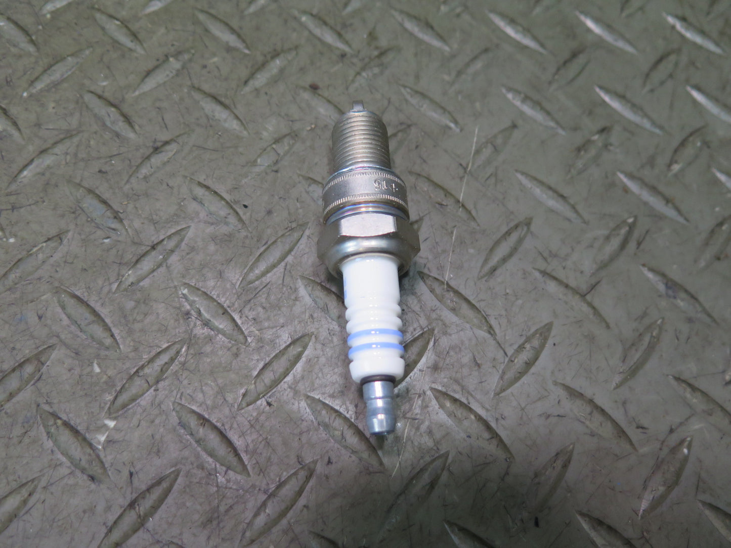 1985-1991 Porsche 928 S 5.0L Engine Spark Plug WR5DC+ Bosch Set of 8