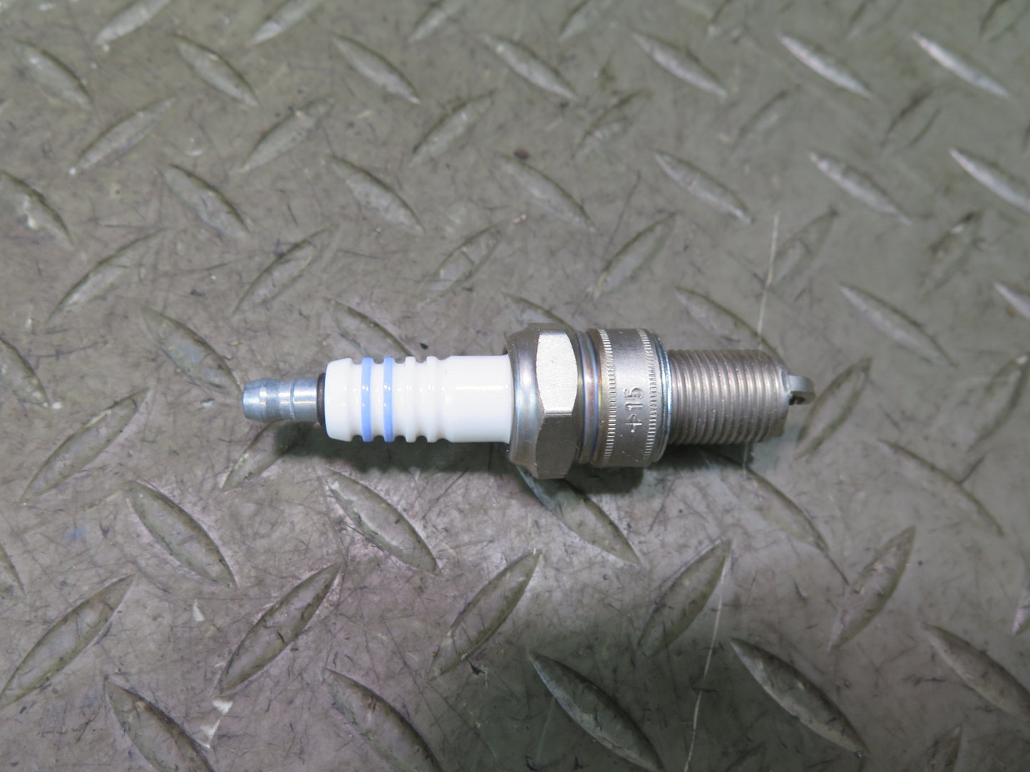 1985-1991 Porsche 928 S 5.0L Engine Spark Plug WR5DC+ Bosch Set of 8