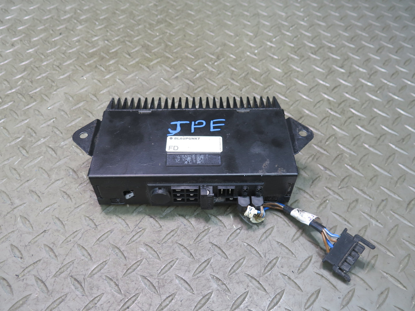 1986 Porsche 928 S Blaupunkt Quadro Booster BQB 80 Radio AMP Amplifier