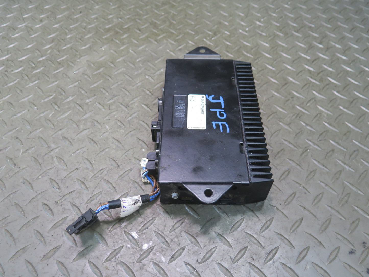 1986 Porsche 928 S Blaupunkt Quadro Booster BQB 80 Radio AMP Amplifier
