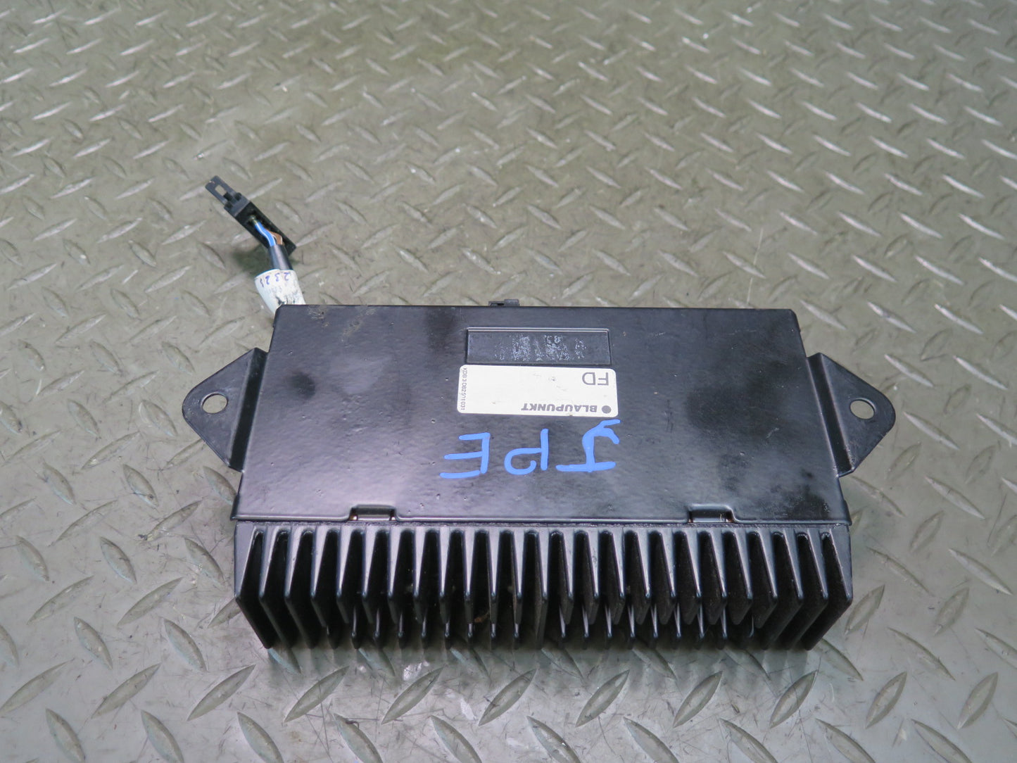 1986 Porsche 928 S Blaupunkt Quadro Booster BQB 80 Radio AMP Amplifier