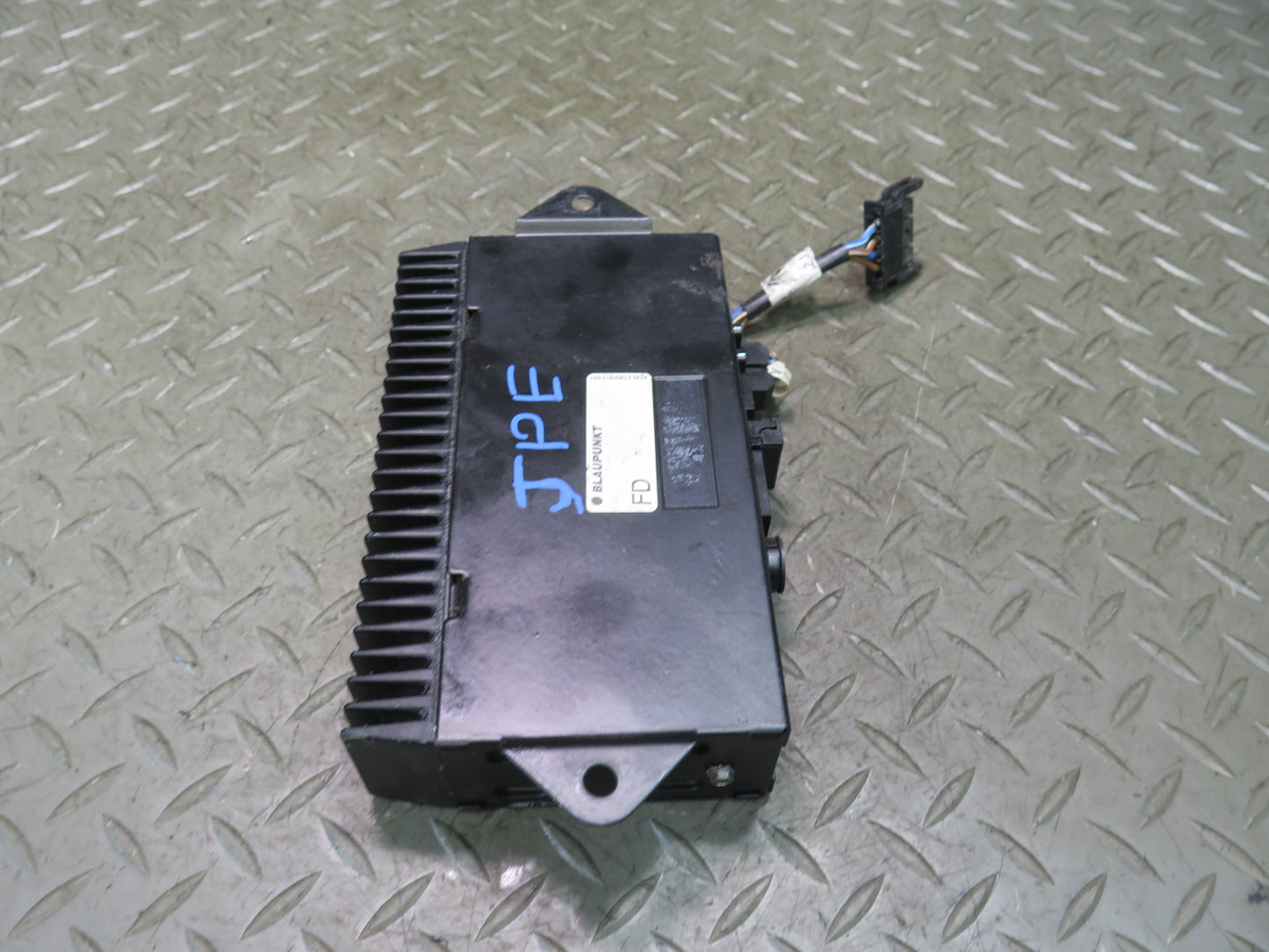 1986 Porsche 928 S Blaupunkt Quadro Booster BQB 80 Radio AMP Amplifier