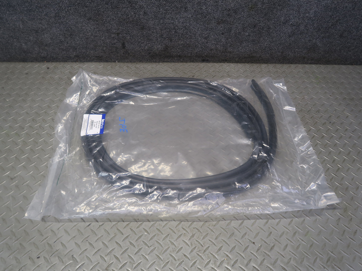 1984-1986 Porsche 928 S Rear Hatch Decklid Seal URO Parts