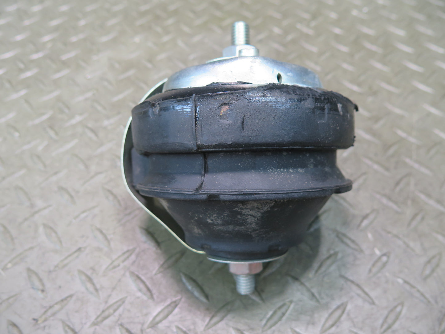 1985-1986 Porsche 928 S 5.0L V8 Left & Right Side Engine Motor Mount Set of 2