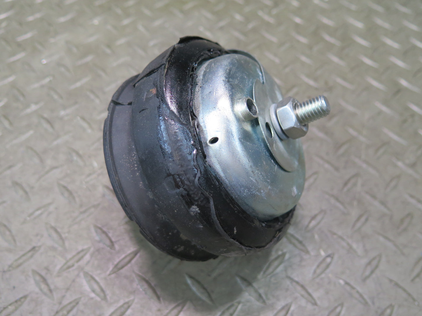 1985-1986 Porsche 928 S 5.0L V8 Left & Right Side Engine Motor Mount Set of 2