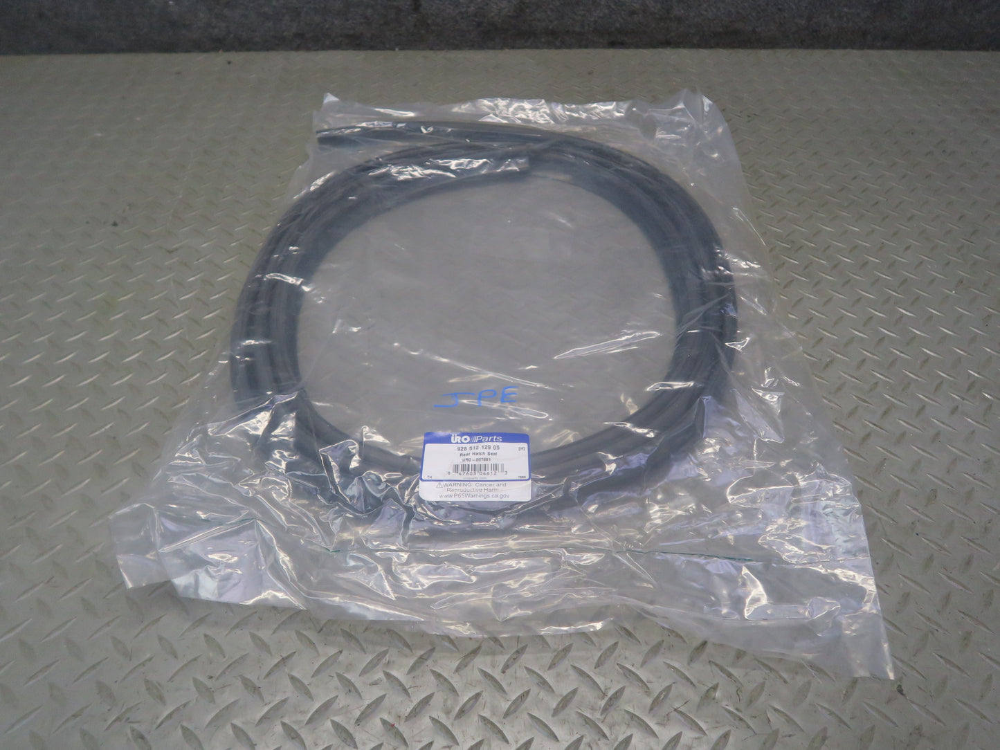 1984-1986 Porsche 928 S Rear Hatch Decklid Seal URO Parts