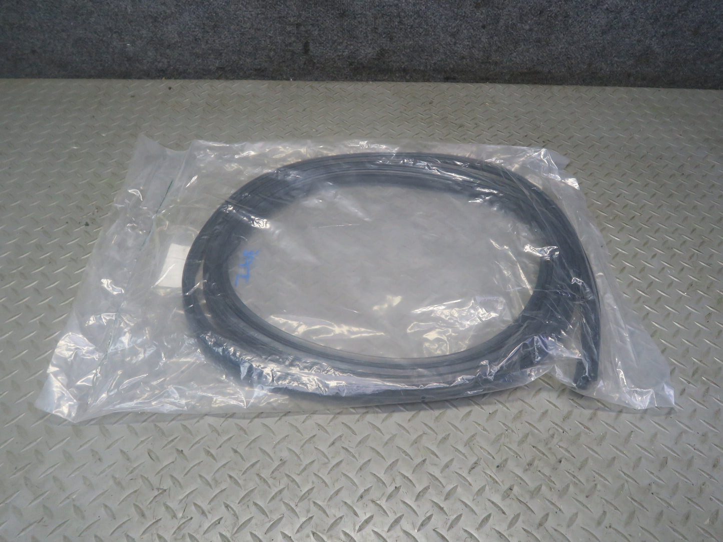 1984-1986 Porsche 928 S Rear Hatch Decklid Seal URO Parts