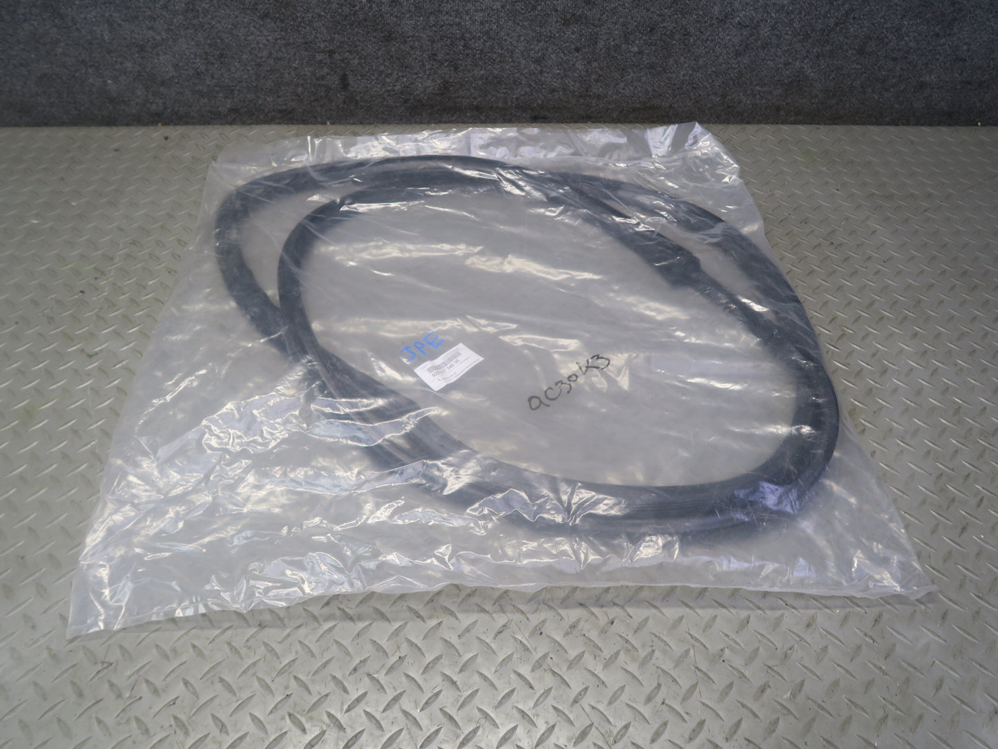 1984-1991 Porsche 928 S Right Passenger Side Door Weatherstrip Seal