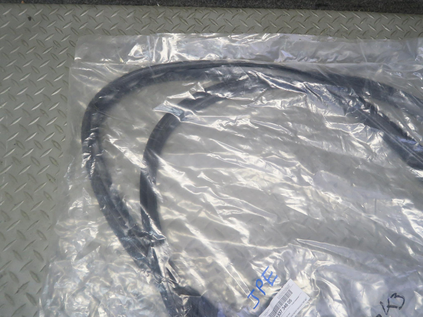 1984-1991 Porsche 928 S Right Passenger Side Door Weatherstrip Seal