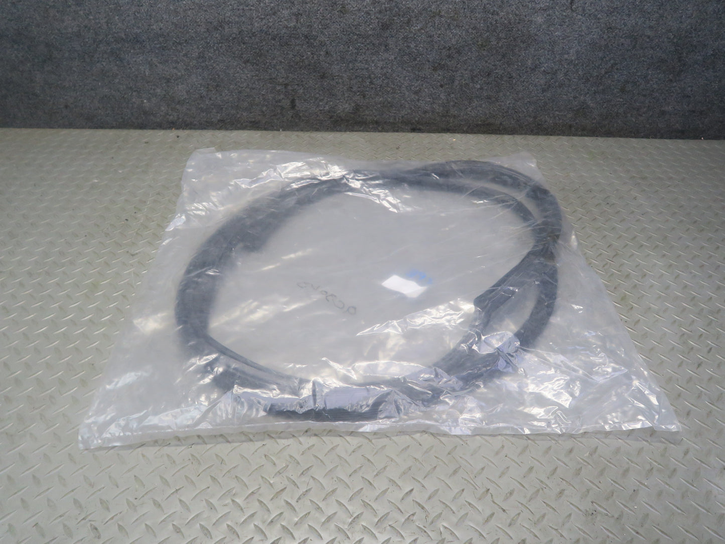 1984-1991 Porsche 928 S Right Passenger Side Door Weatherstrip Seal