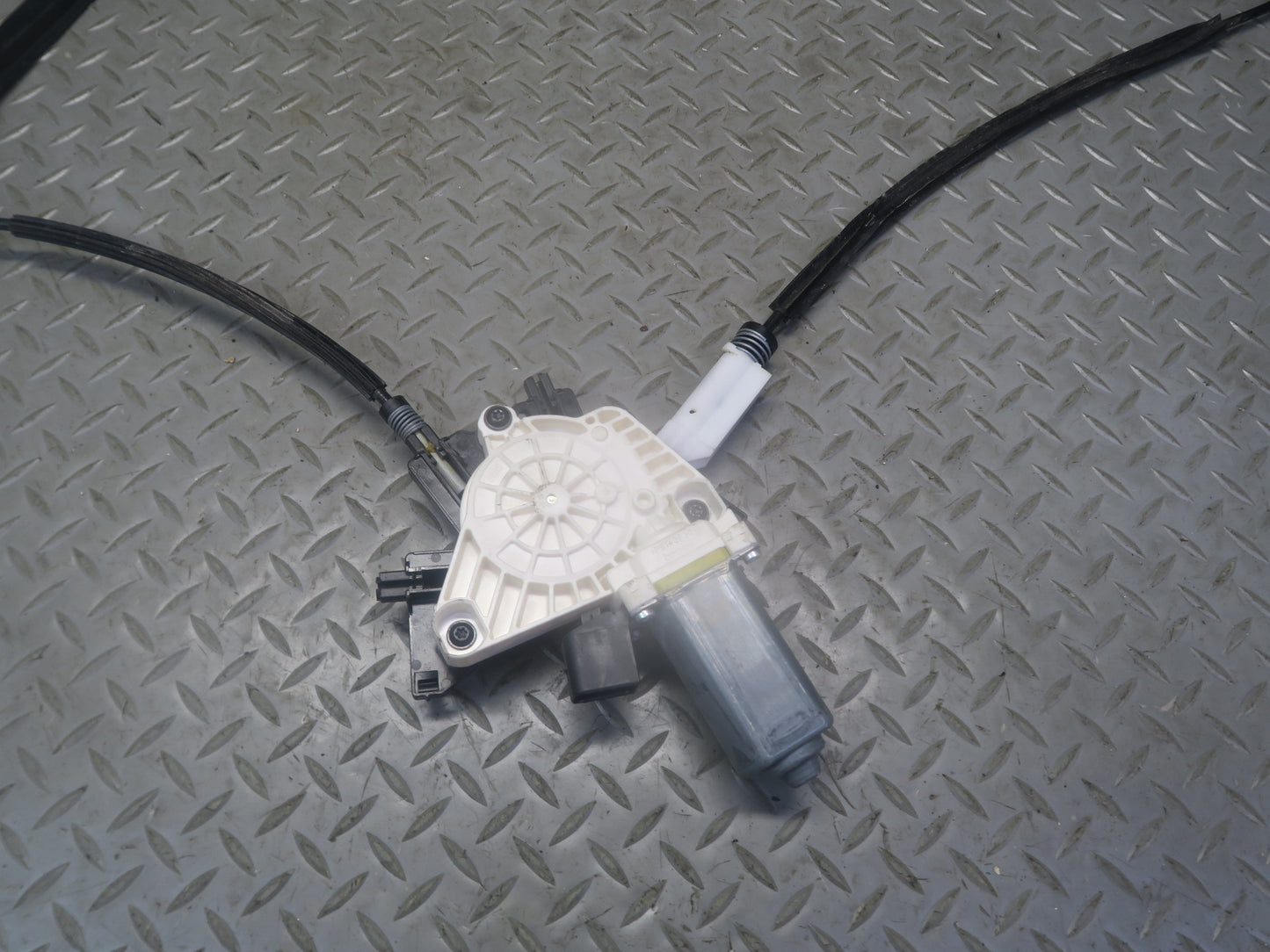 2012-2020 Mercedes R172 SLK SLC Right Pass Side Window Regulator W/ Motor