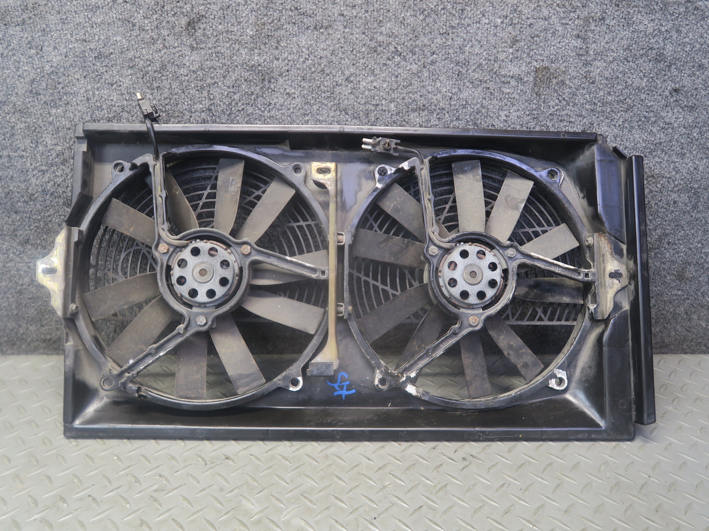 96-98 Mercedes R129 SL500 Engine Radiator Cooling Fan Motor w Shroud OEM
