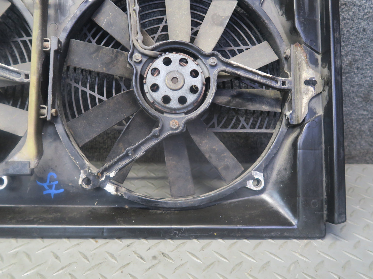 96-98 Mercedes R129 SL500 Engine Radiator Cooling Fan Motor w Shroud OEM