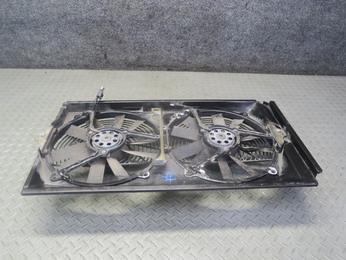 96-98 Mercedes R129 SL500 Engine Radiator Cooling Fan Motor w Shroud OEM
