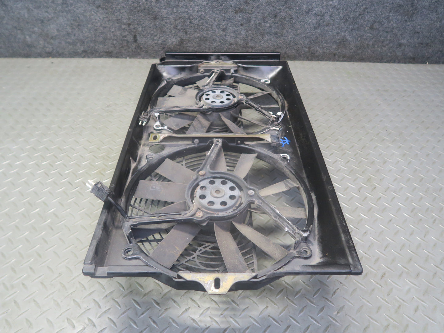 96-98 Mercedes R129 SL500 Engine Radiator Cooling Fan Motor w Shroud OEM