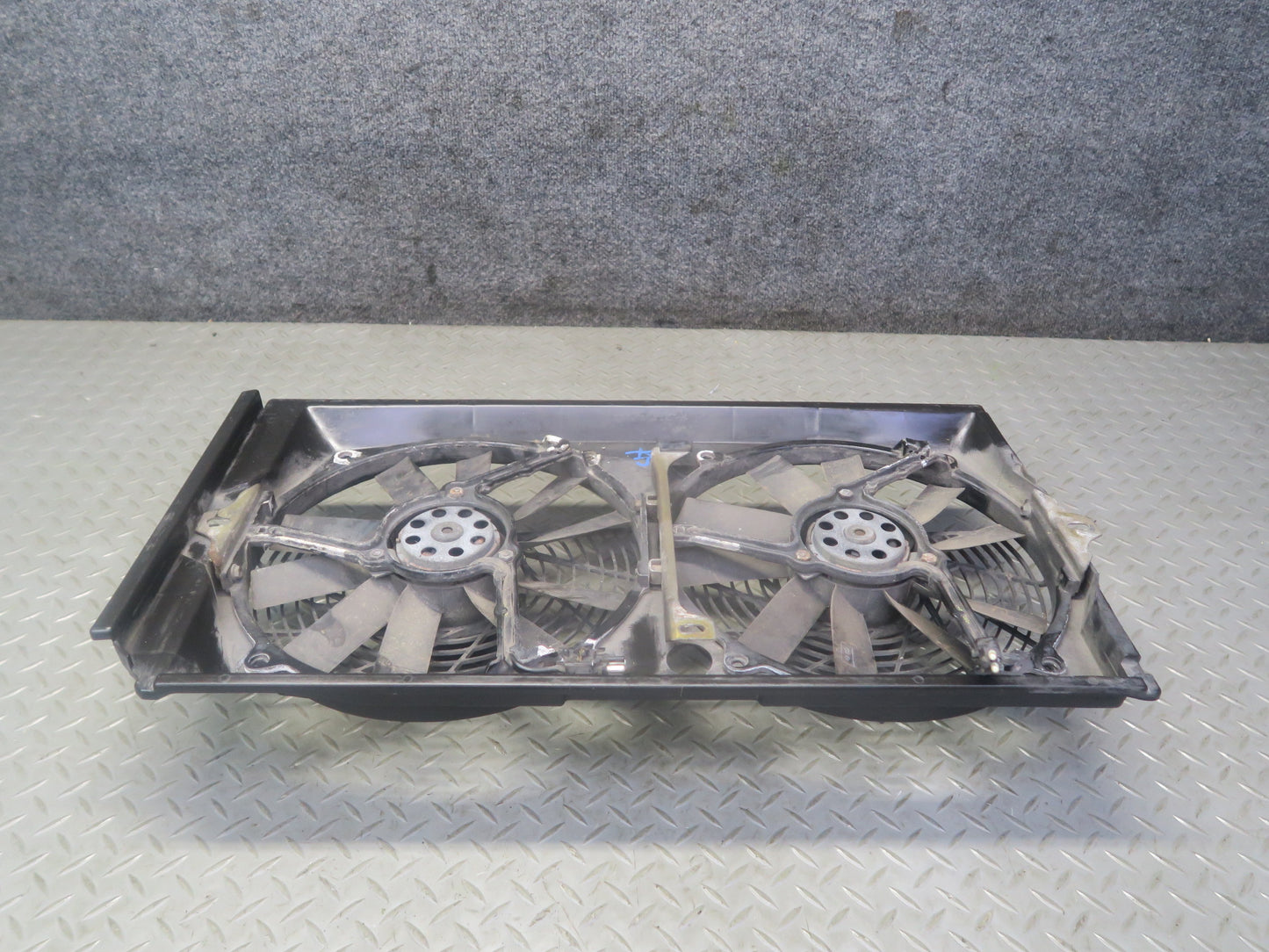 96-98 Mercedes R129 SL500 Engine Radiator Cooling Fan Motor w Shroud OEM