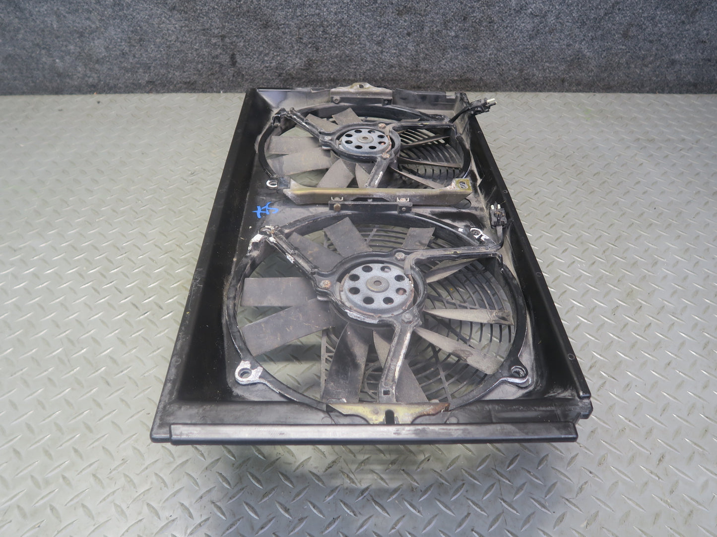 96-98 Mercedes R129 SL500 Engine Radiator Cooling Fan Motor w Shroud OEM